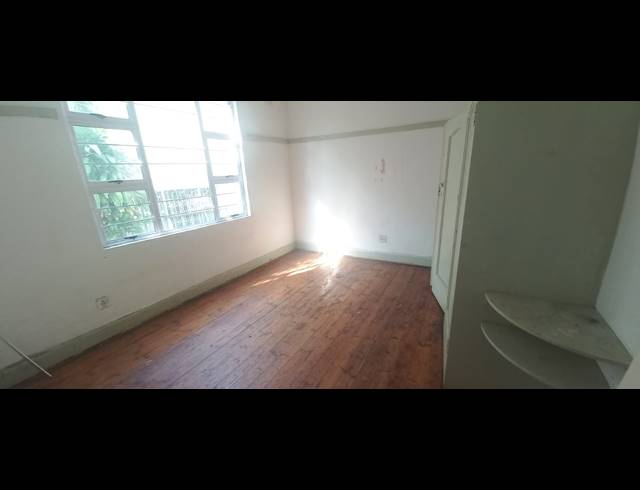1.5 BEDROOM FLAT FOR SALE IN GLENWOOD